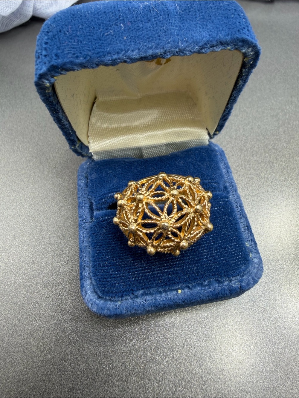 Vintage Avon Gold Filigree Dome  Ring Spun Blossom #437r
